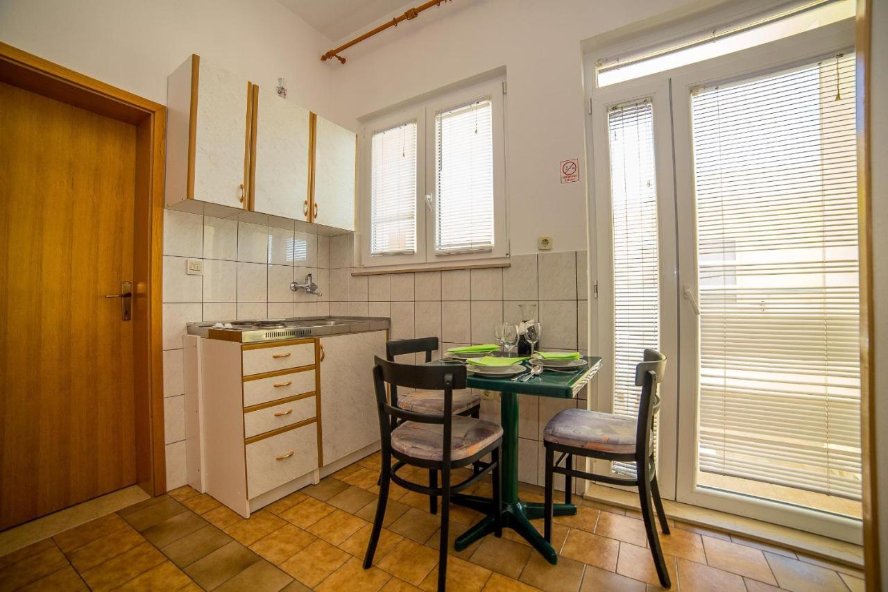 Apartments Emil لوكفا روجوزنيكا المظهر الخارجي الصورة