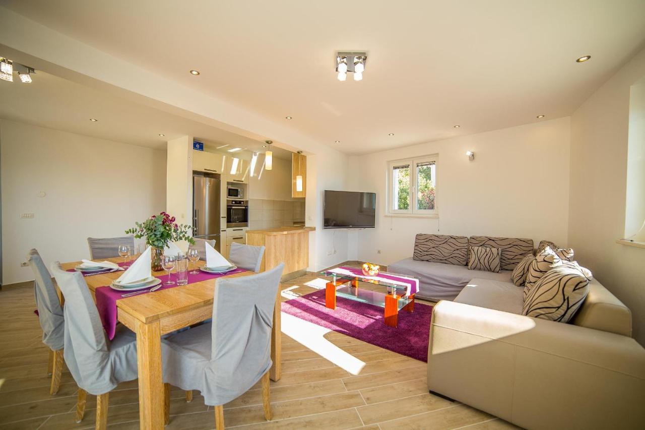 Apartments Emil لوكفا روجوزنيكا المظهر الخارجي الصورة