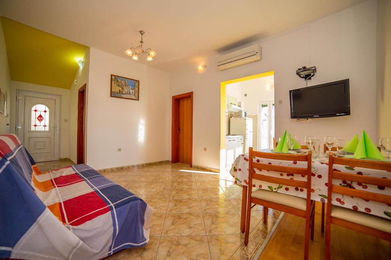 Apartments Emil لوكفا روجوزنيكا المظهر الخارجي الصورة