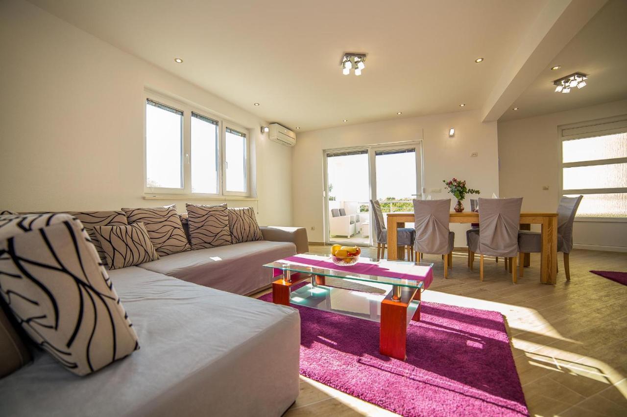 Apartments Emil لوكفا روجوزنيكا المظهر الخارجي الصورة