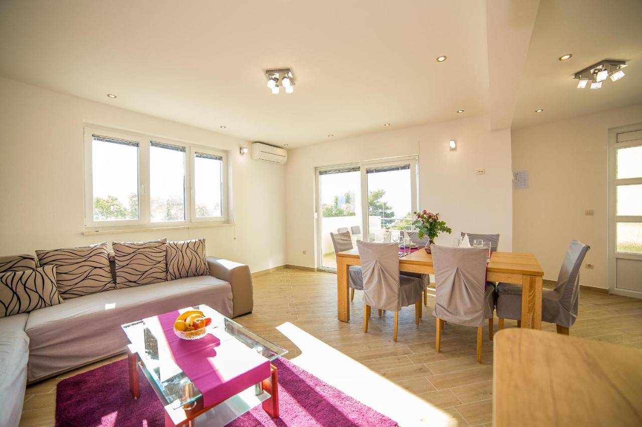 Apartments Emil لوكفا روجوزنيكا المظهر الخارجي الصورة